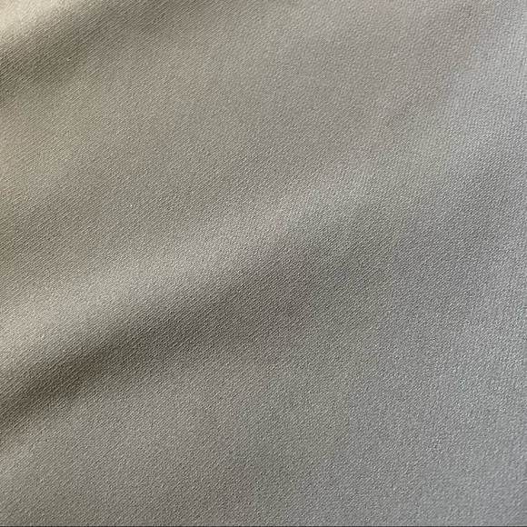 UNIQLO flowy blouse - Picture 3 of 9